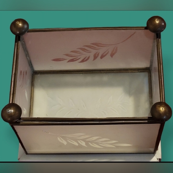 Vintage Clear Glass W/ Brass Curio Jewelry Box Frosted Floral Etchings - Picture 8 of 8